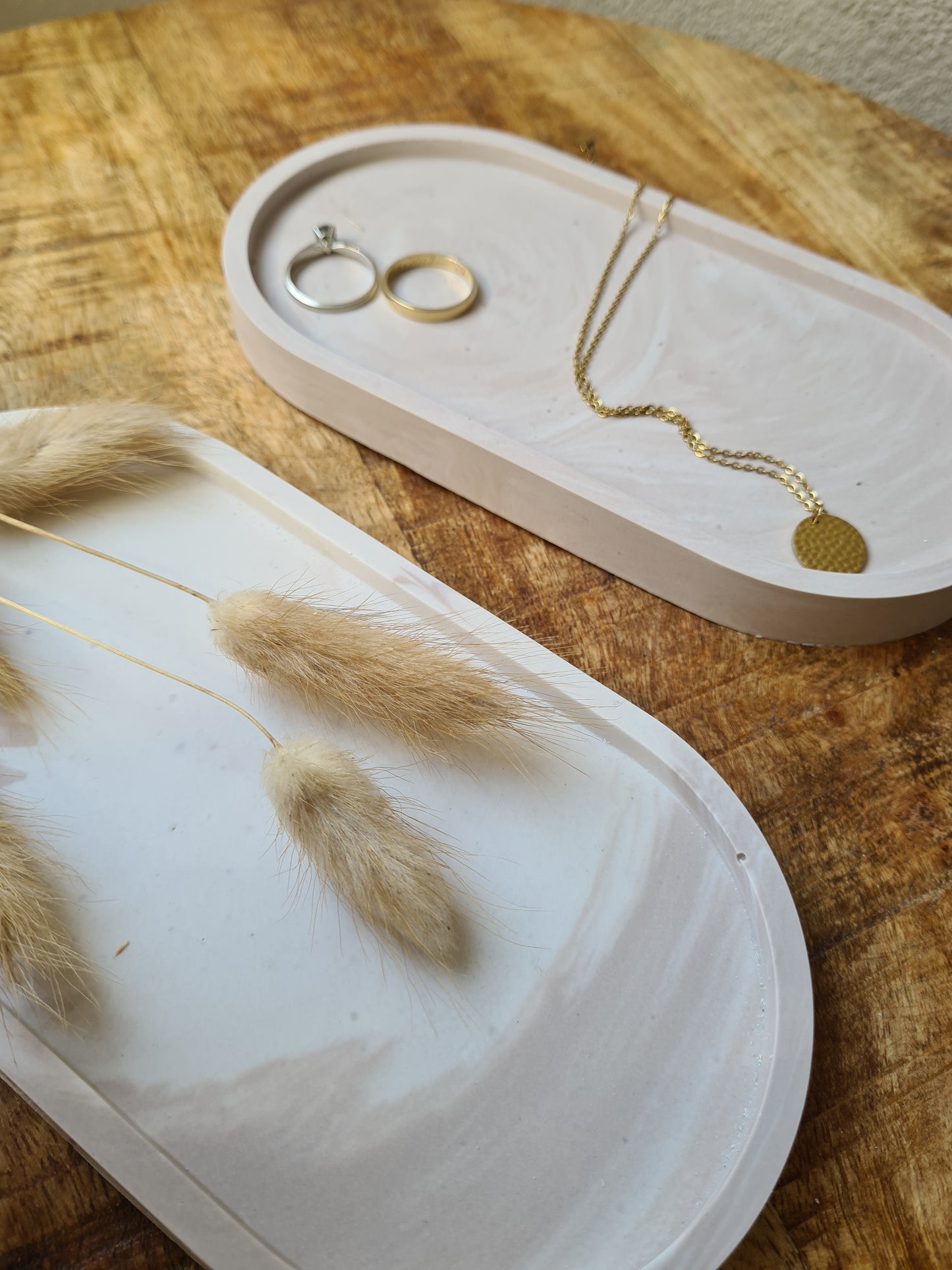 Aesthetic oval tray - beige marbled